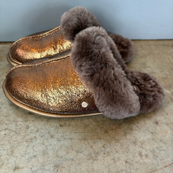 Ugg Copper Bronze Fuzzy Slippers Size 6 - Picture 3 of 9